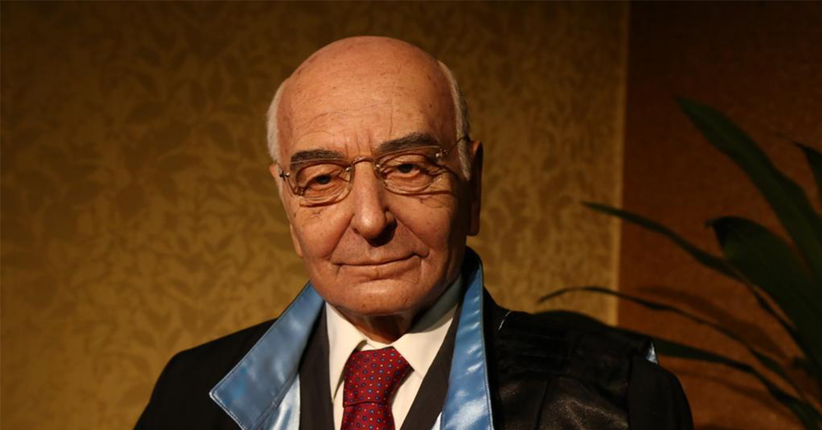 Hocamız Prof. Dr. Ruşen Keleş’in balmumu heykeli yapıldı